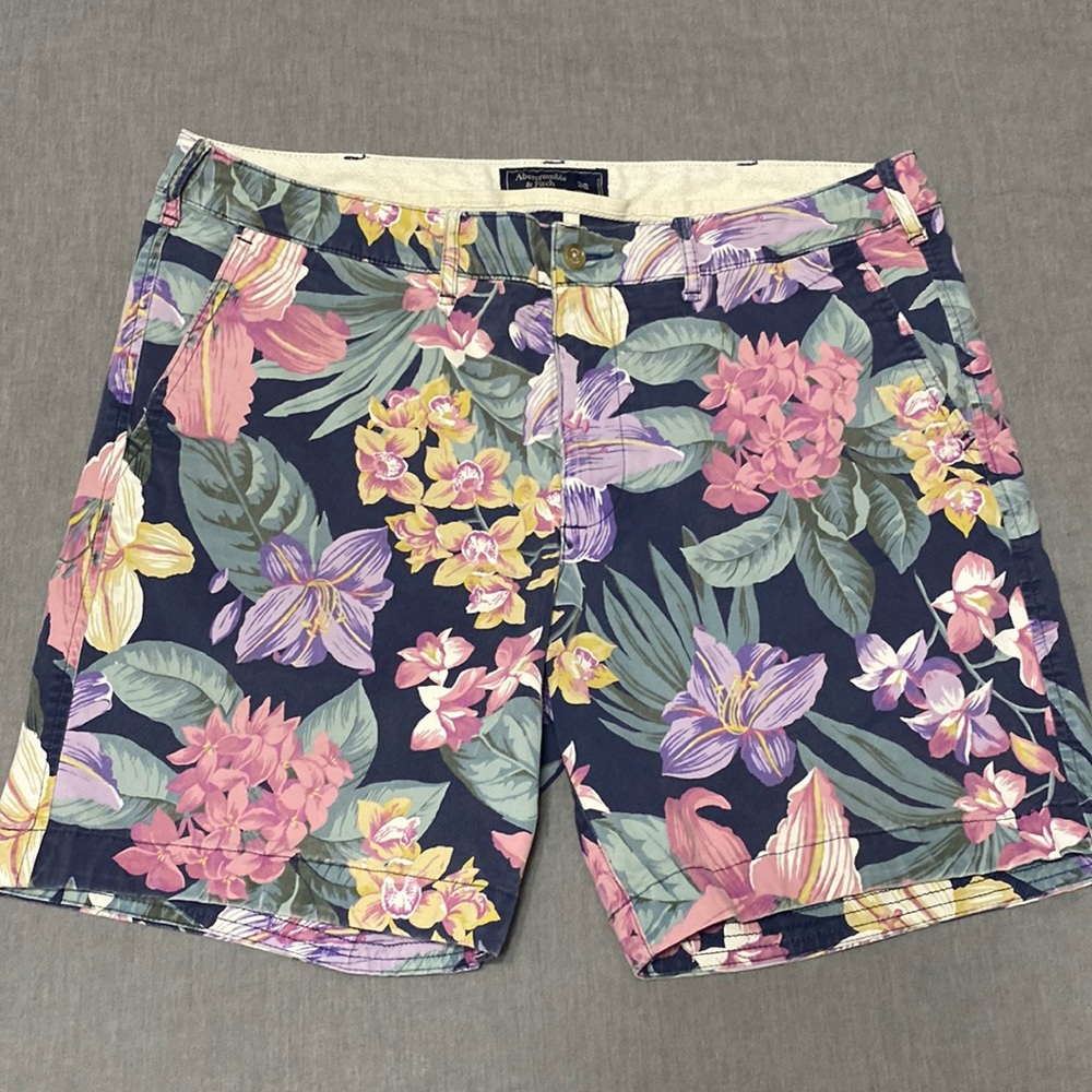 Abercrombie and Fitch size 36 shorts. 7 inch inseam. Floral pattern.